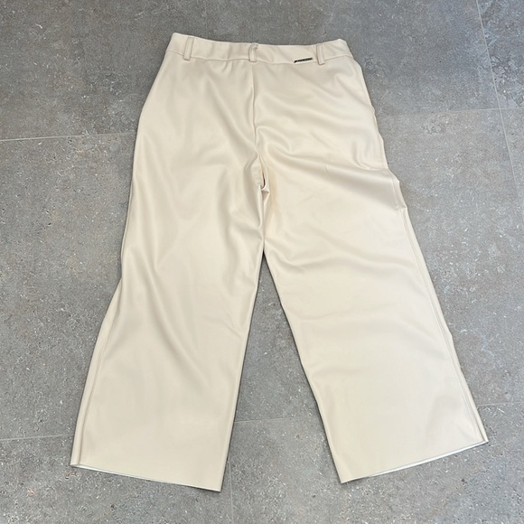 I love Tyler Madison vegan leather crop pant - Picture 5 of 10